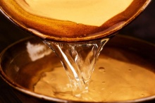 白酒产业链及品牌分析:蒸馏白酒将越来越**化丨浓香型白酒丨纯粮白